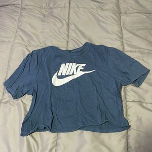 Nike self-cropped tee size medium